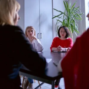 Náhlá absence, nemoc jednatele a společníka: Jak to řešit v praxi